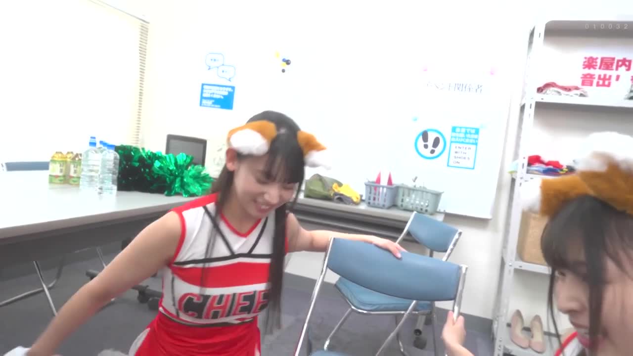 穿著睡衣打工的我與性感啦啦隊一起在更衣室！而且還是穿著可愛睡衣的她，不小心在我面前換衣服！忘記脫下睡衣，我卻一直盯著她勃起！2 - AV大平台 - 中文字幕，成人影片，AV，國產，線上看