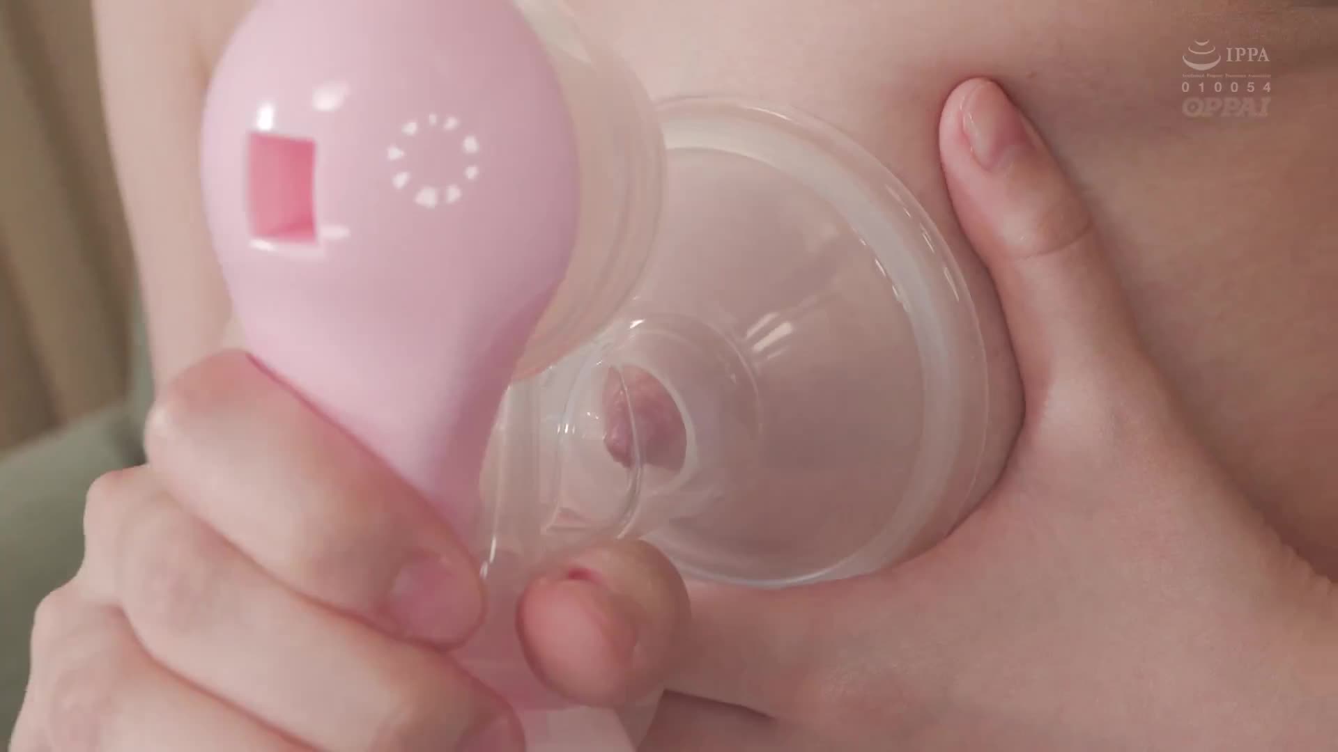 姊姊回家生產後，毫無防備地露出奶頭哺乳，誘惑無法抵擋！被狂亂的雞巴夾射中壓在乳交中，並淹沒在近親中出中... 雪代美鳳 - AV大平台 - 中文字幕，成人影片，AV，國產，線上看
