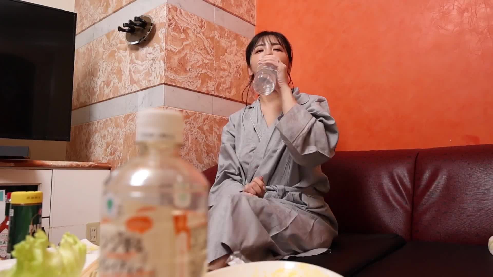 【最佳的人妻，最棒的高潮表情】無論如何，想要和一位性感又美麗的人妻解決渴望的人，絕對不能錯過。這位經過磨練的「美」與激烈的「慾望」完美結合。這位好色的妻子因為性禁忌而在白天不斷地和男優做愛，展現出一個個淫蕩的表情。 - 實際上，昭島市有許多文雅的人妻。 - AV大平台 - 中文字幕，成人影片，AV，國產，線上看