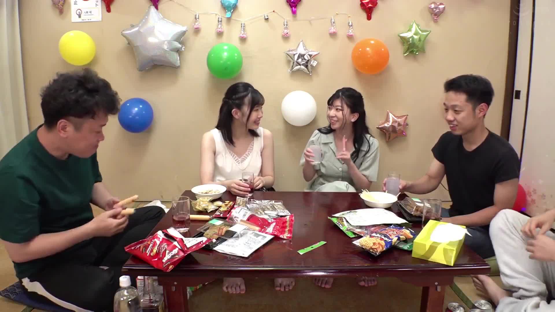 在這個單身寮裡，只要是內部的女孩，隨便搞多少次都可以！總共有15個女孩，4小時最佳豪華合輯。這是一個夢幻般的員工宿舍，只有想要用性愛來釋放工作壓力的淫蕩女孩們居住。 - AV大平台 - 中文字幕，成人影片，AV，國產，線上看