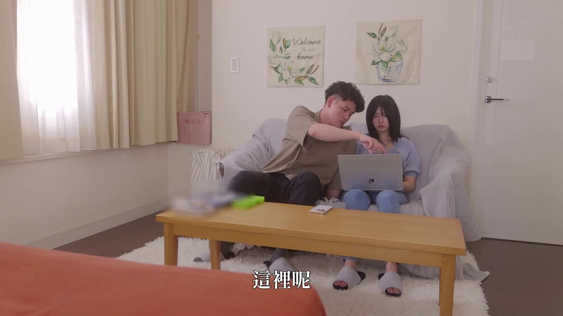 [AI解碼版]「只是用手摸摸而已不算是出軌啦」我被她美魔女媽媽的巨乳緊緊貼在身上，用手交手深深地讓我射精，讓我無法站穩腳步。JULIA - AV大平台 - 中文字幕，成人影片，AV，國產，線上看