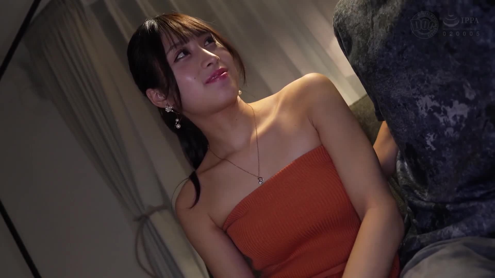 【快樂墮落的冷酷美女】清秀的容貌和纖細的美好身材。在堅定的姿態下隱藏著靜靜疼痛的好奇心。隨著遙控震動器的信號，平靜被剝落，身體沉浸在快樂中-。熱情的肉棒在眼前，濕潤的私處與迷人表情一起舔著濃厚的口交。在被深深插入的感覺下，細小的身體顫動著，無法抗拒地被引導到高潮...【工作中的性感姐姐】【環奈】 - AV大平台 - 中文字幕，成人影片，AV，國產，線上看