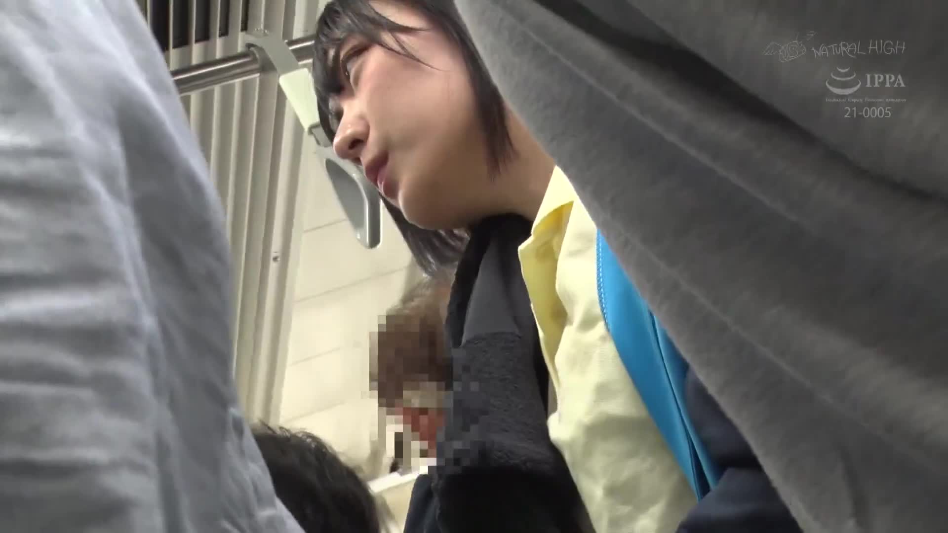 在通學電車上突然被拉下運動服露出私密部位羞恥難逃無法逃跑被激烈刺激的運動女子 - AV大平台 - 中文字幕，成人影片，AV，國產，線上看