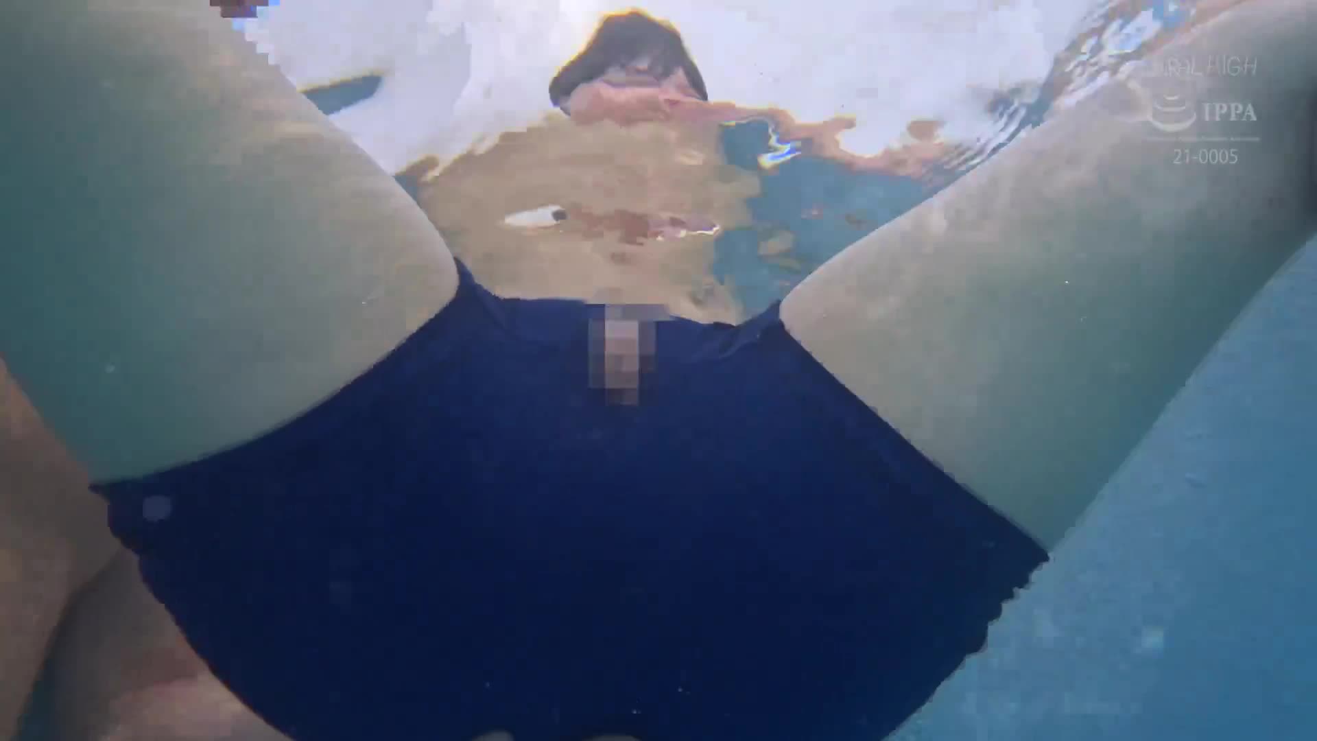 扁平女孩男泳裝挑戰：在市民游泳池裡被巨大雞雞叔叔發現是女孩被內射...真的太糟糕了啊~!! - AV大平台 - 中文字幕，成人影片，AV，國產，線上看