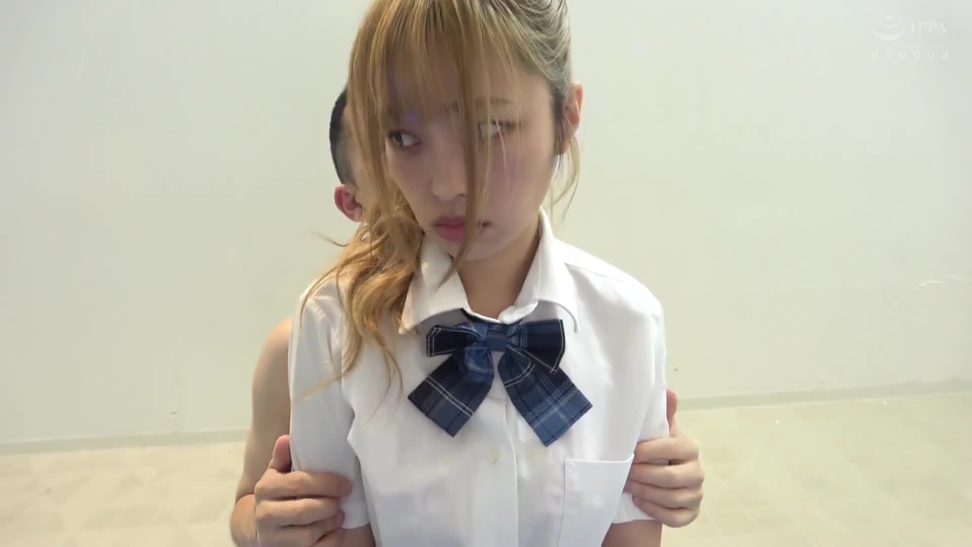 嘲笑奶牛青年的巨乳妹妹J系陷入情欲盤旋…為了解消平日的壓抑，被強制揉捏發育完備的乳房，揭露乳頭異常敏感，享受逆轉喜悅的沉淪。椿莉香 流川莉央 櫻柚乃 - AV大平台 - 中文字幕，成人影片，AV，國產，線上看