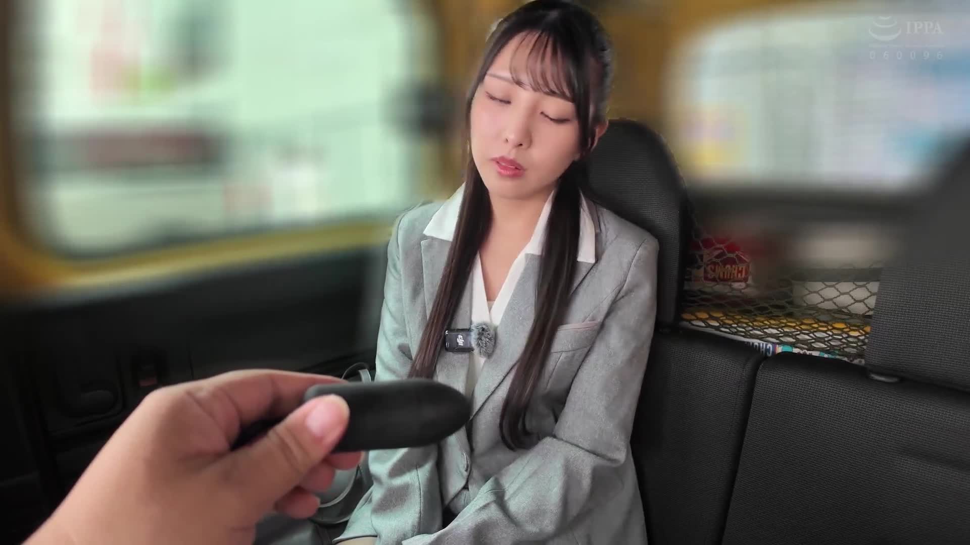 素人美少女和遙控震動器的散步 - 黑色絲襪敏感事業女性篇 -「我已經無法忍受了...//」在人潮中，黑色絲襪美腿不停顫抖地高潮！在人生中第一次羞恥遊戲中意外地打開了色情開關！在車上勇敢地自慰！最後在酒店裡... - AV大平台 - 中文字幕，成人影片，AV，國產，線上看