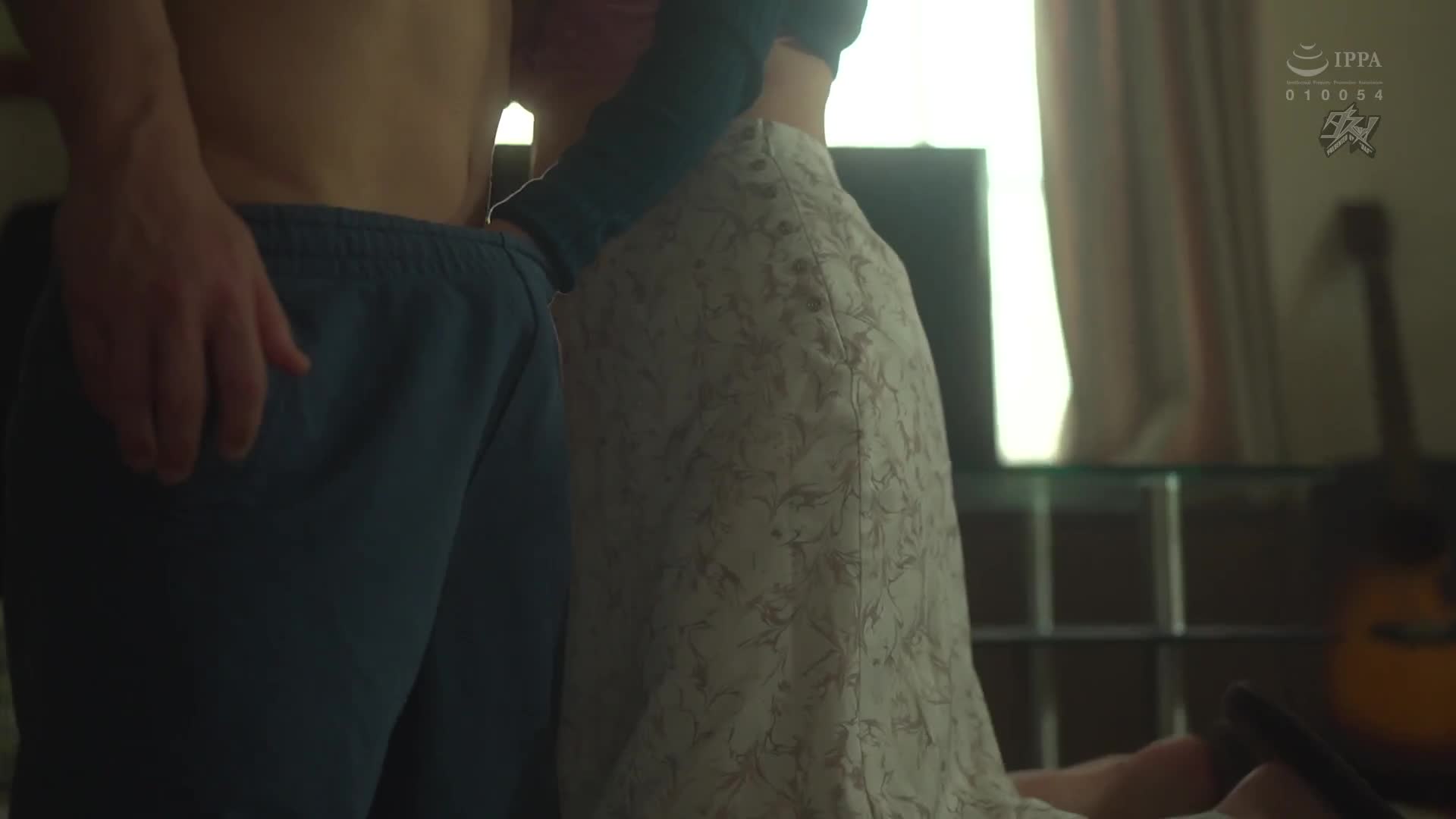 『就只靠乳頭就可以高潮了呢。』甜蜜的麻木讓腦袋也麻痺，一連串的挑逗性克制。鄰居的低語淫語和持續的乳頭虐待讓人沉浸在深深的乳房樂趣深淵中。 九井順尾 - AV大平台 - 中文字幕，成人影片，AV，國產，線上看