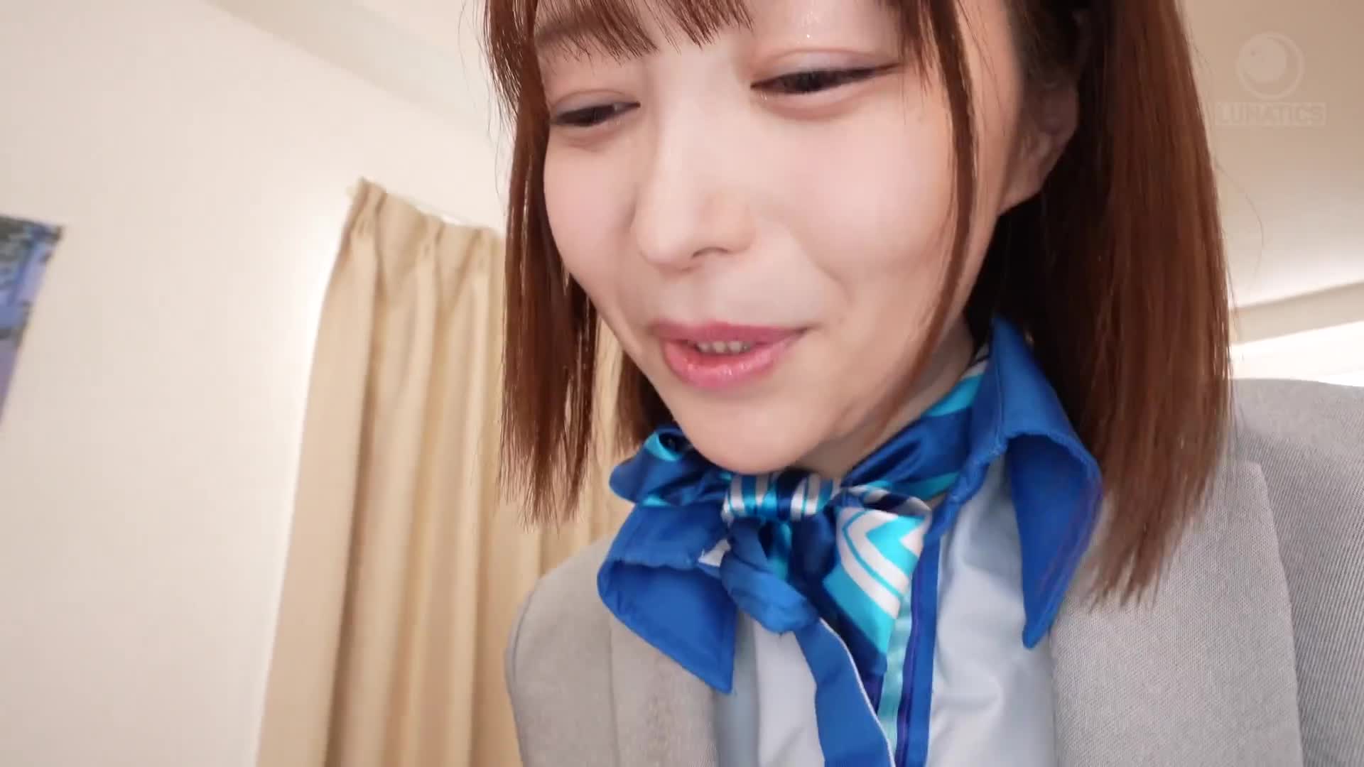我被一個住在附近的性感長腿空姐挑逗了，她穿著汗濕的黑色絲襪，在回家的航班上，她用她那甜蜜又虐待狂的腿部技巧擠壓撫摸我，讓我捲入了一場性愛，她在這場性愛中釋放了自己的性慾，並讓我射精。 天馬唯 - AV大平台 - 中文字幕，成人影片，AV，國產，線上看