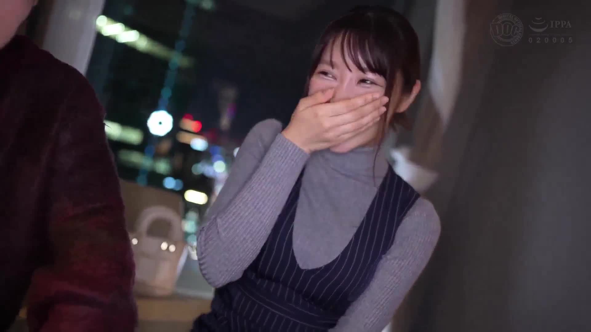 【清楚系巨乳】豐滿應有盡有的S級身材！盡心舔著喜歡的男優的雞雞，可愛到不行♪在鏡子前塗滿油，全力站著做後背式！中出後仍然停不下來… - AV大平台 - 中文字幕，成人影片，AV，國產，線上看