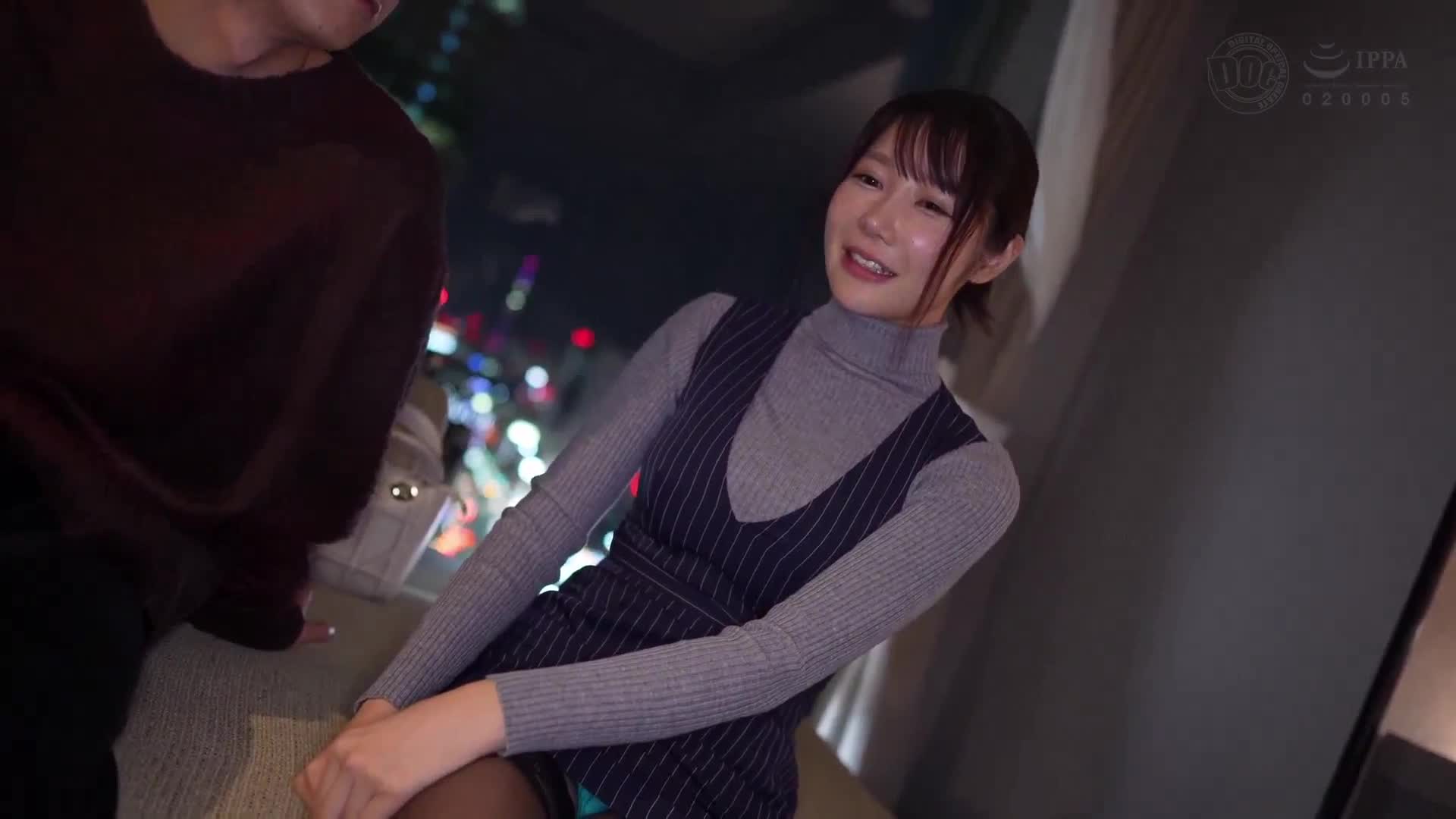 【清楚系巨乳】豐滿應有盡有的S級身材！盡心舔著喜歡的男優的雞雞，可愛到不行♪在鏡子前塗滿油，全力站著做後背式！中出後仍然停不下來… - AV大平台 - 中文字幕，成人影片，AV，國產，線上看